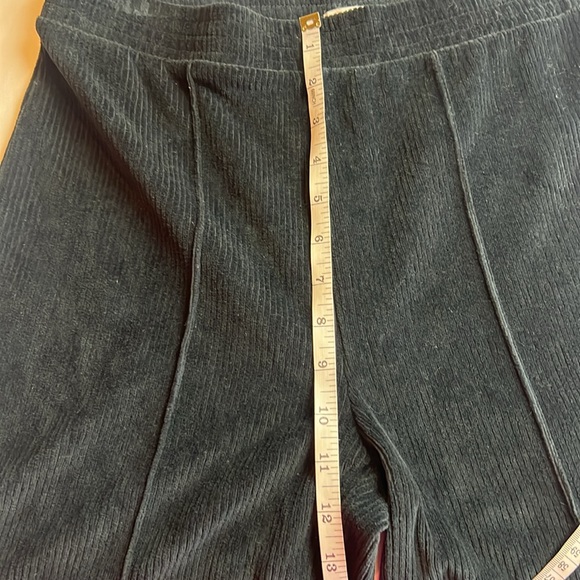 aerie M Regular M Standard pull on black wide flared corduroy stretch pants new - Picture 11 of 11